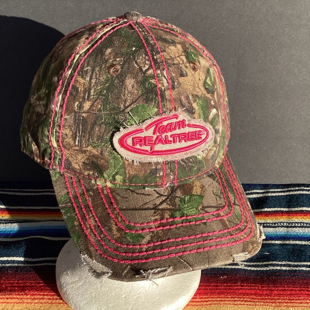 Vintage signatures team Realtree camo hunting hat pink